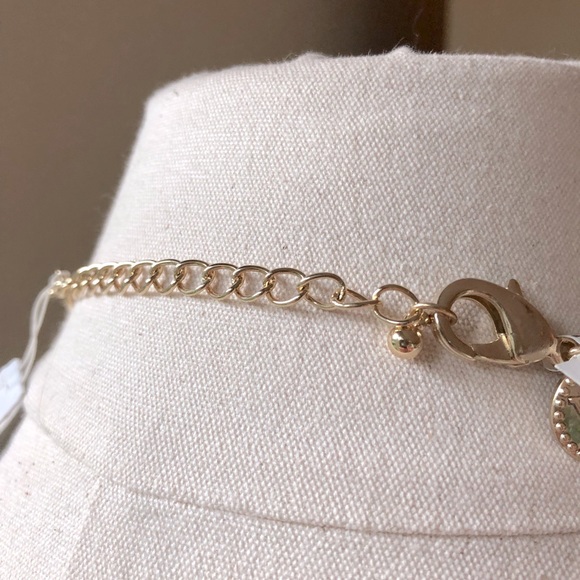 NWT Lucy & Laurel 5 Flower Crystal Embellished Necklace - Picture 9 of 11